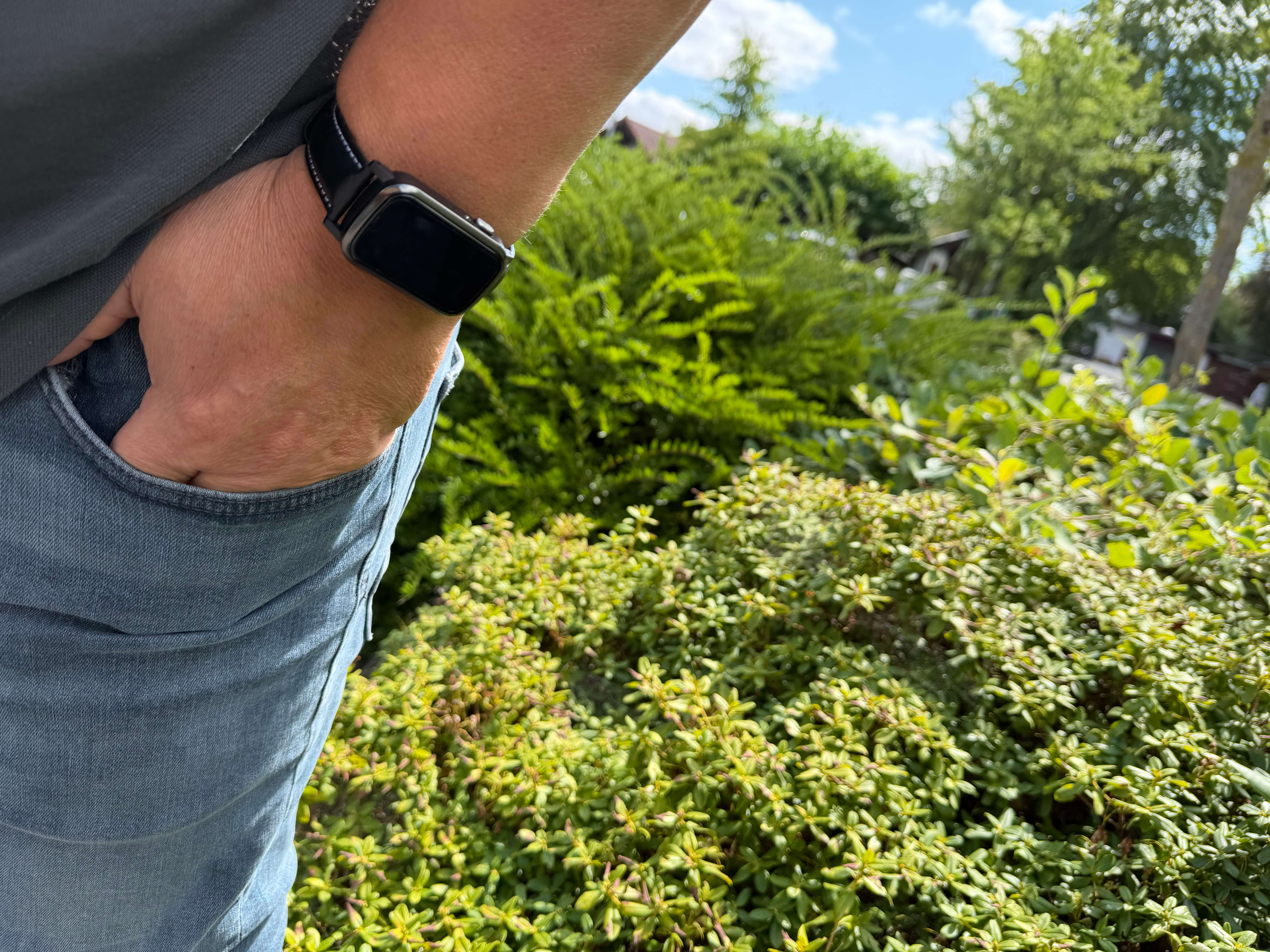 GPS-Track WatchPro: GPS-Uhr mit Ortung mit Spezial-Verschluss | wassergeschuetzt | IPX6 | Demenz-Uhr | KSV