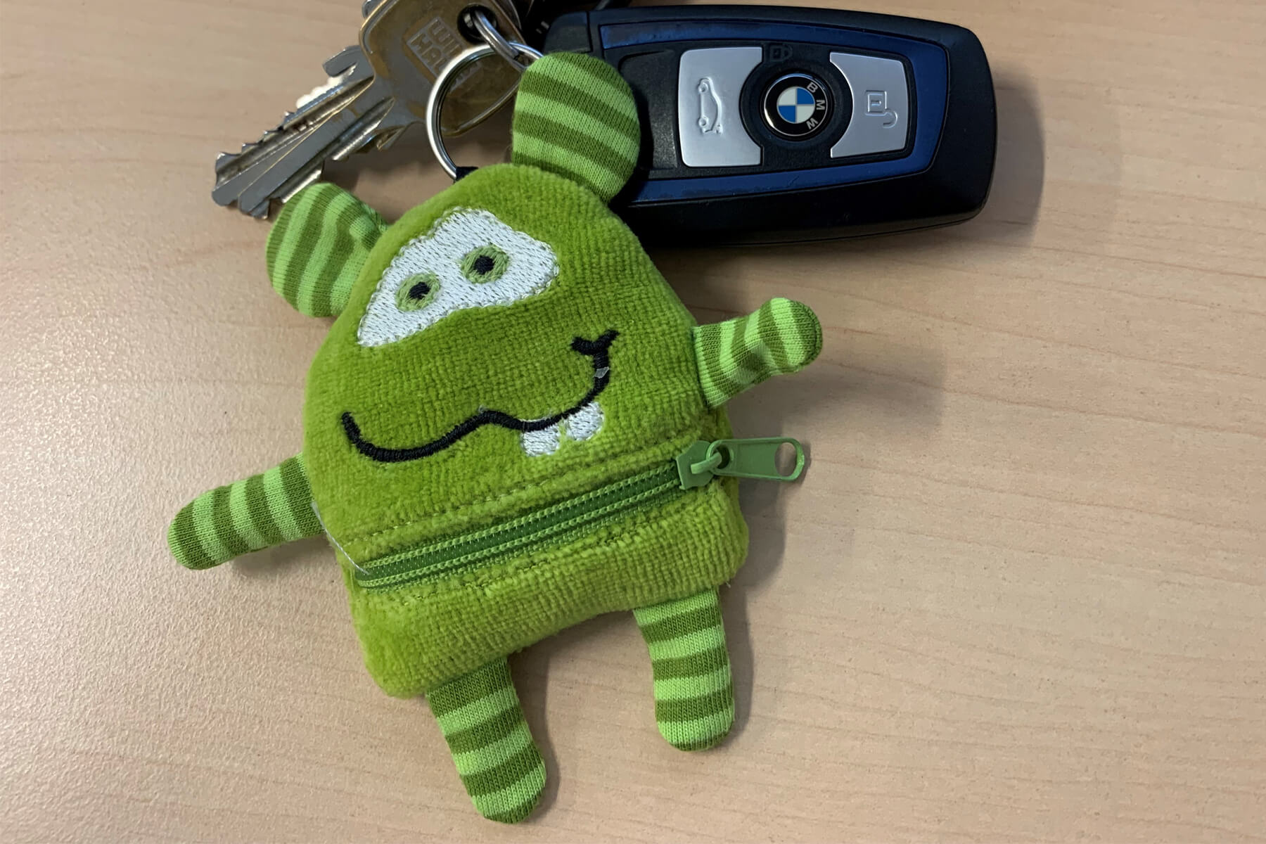 Tasche_Otiom_Monster_gruen_mit_Schluessel