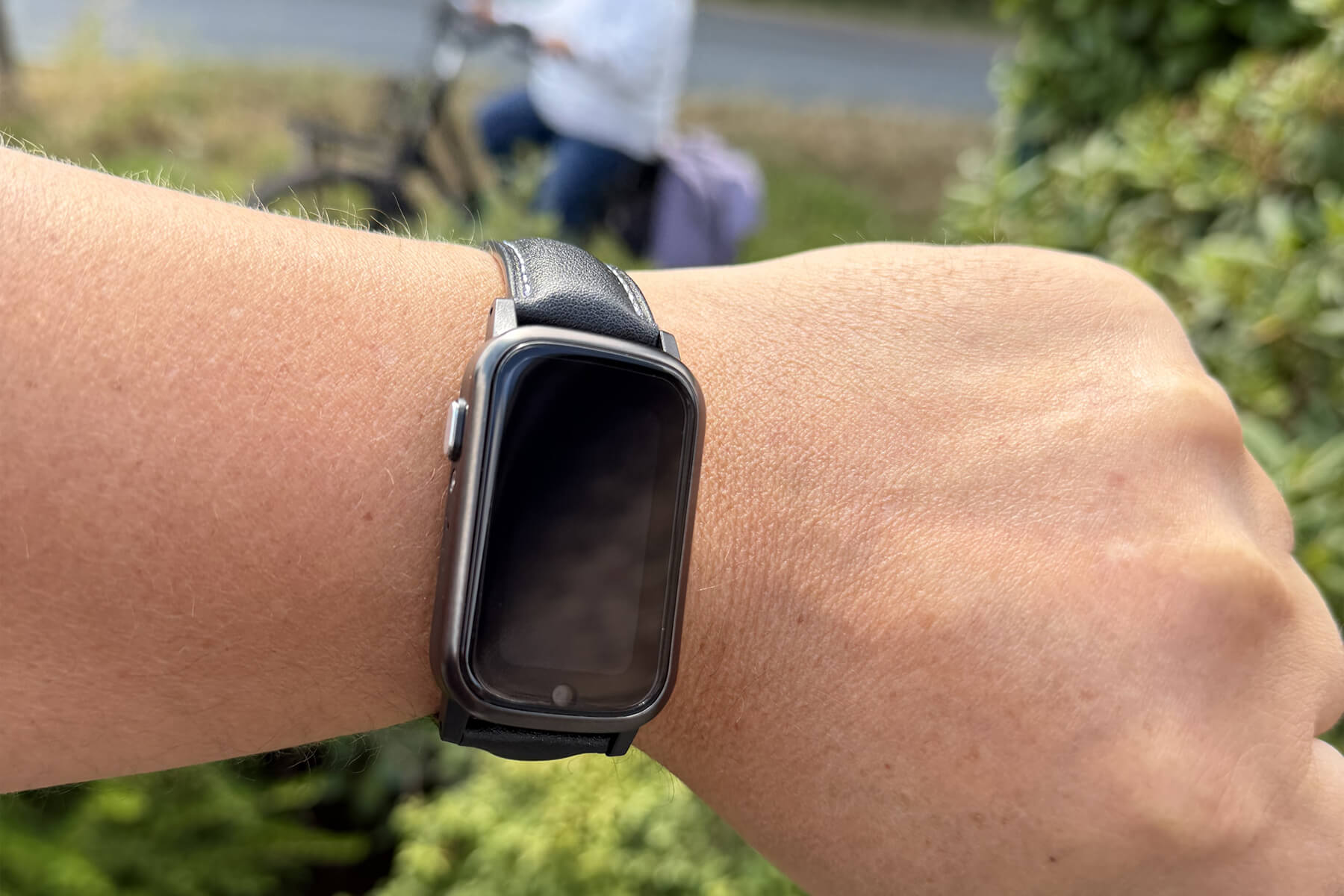 GPS-Track Watch: Notruf-Uhr mit GPS | Senioren-Ortung | wassergeschuetzt | Notfall-Uhr ohne Gebühren