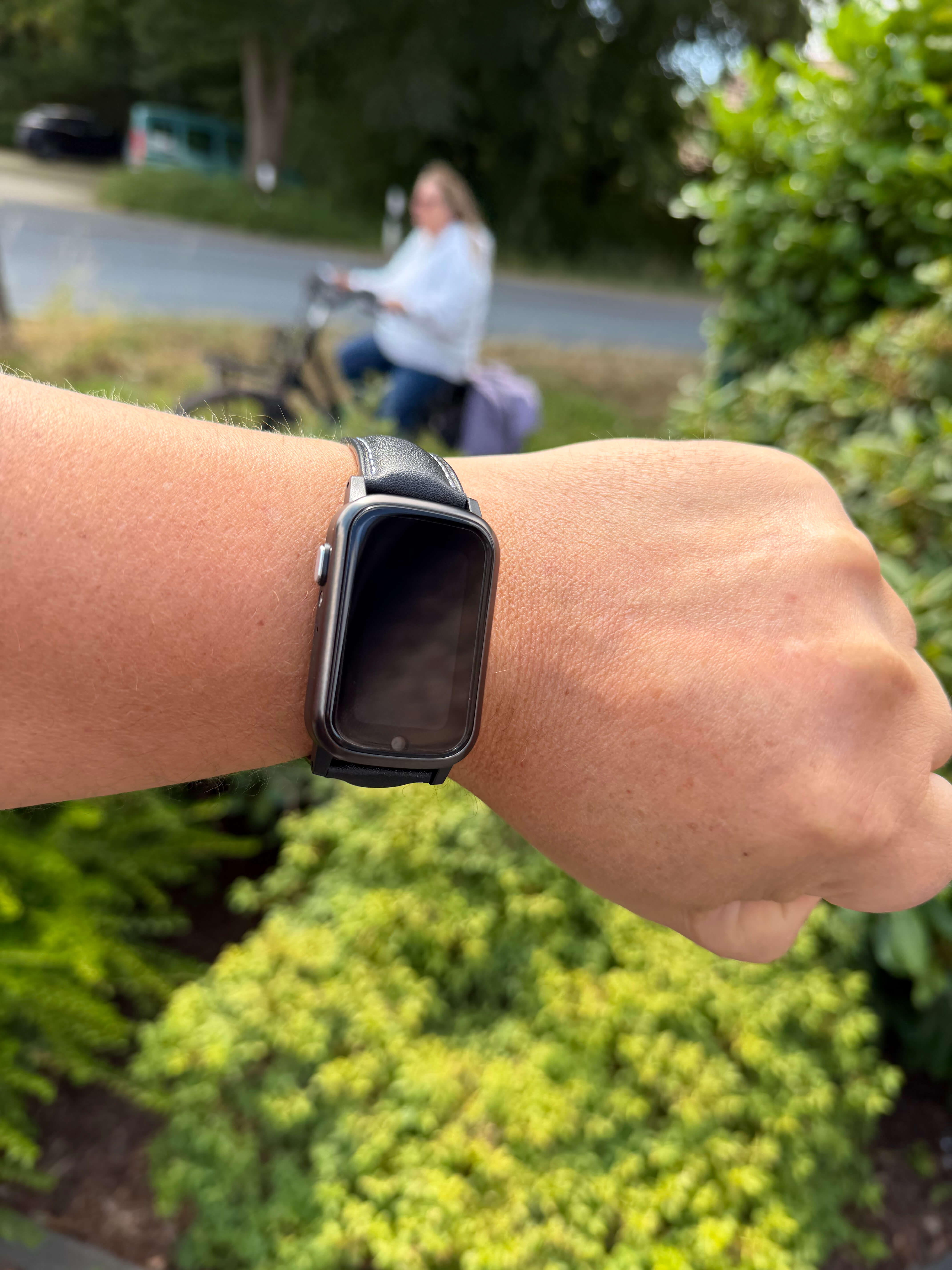 GPS-Track WatchPro: GPS-Uhr mit Ortung mit Spezial-Verschluss | wassergeschuetzt | IPX6 | Demenz-Uhr | KSV