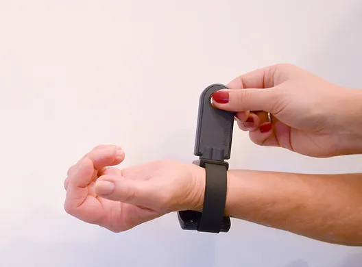 OEffnen_des_Dementen-Transponders_edited_