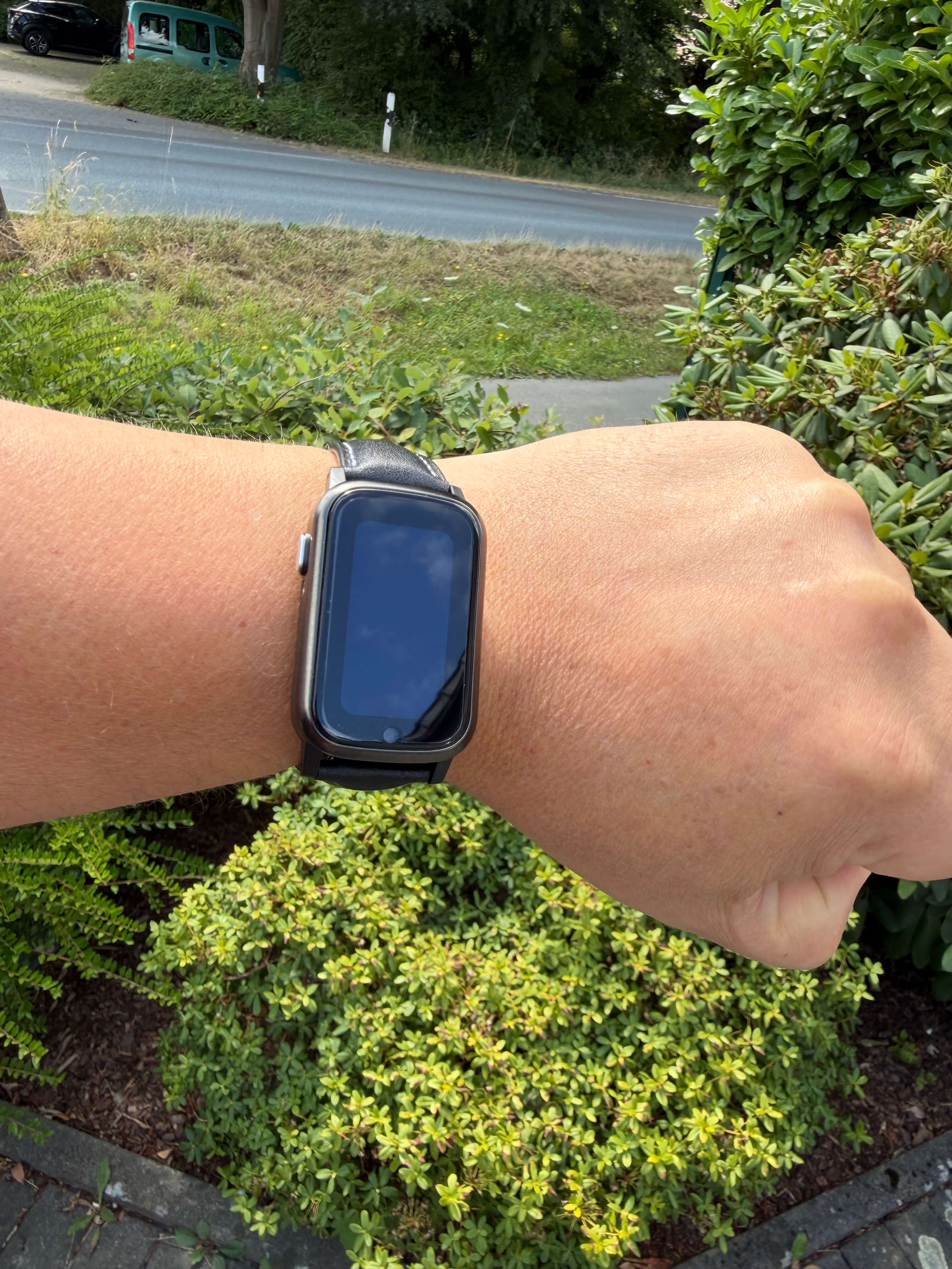 GPS-Track WatchPro: GPS-Uhr mit Ortung mit Spezial-Verschluss | wassergeschuetzt | IPX6 | Demenz-Uhr | KSV