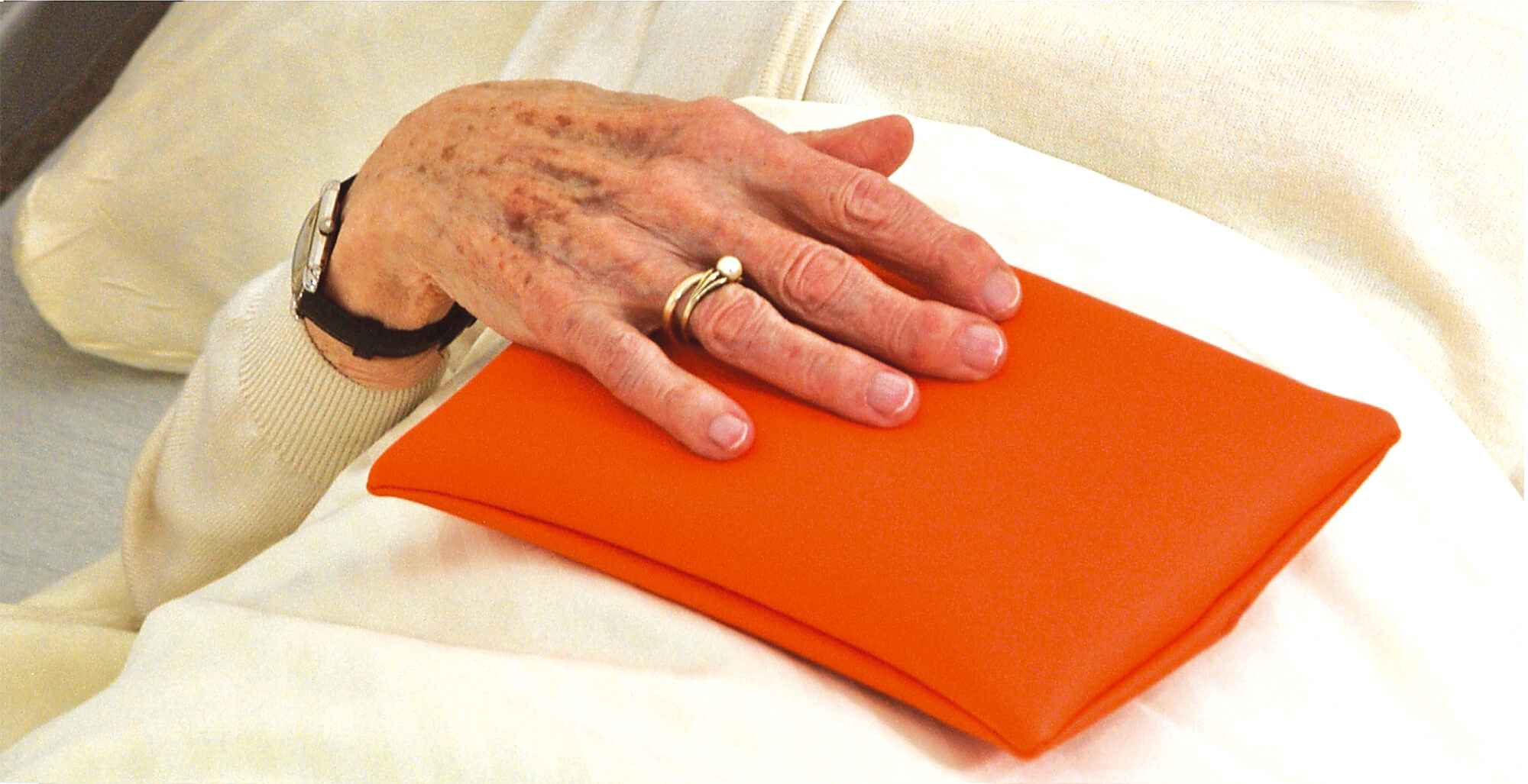 HC-101_Notrufkissen_Hand