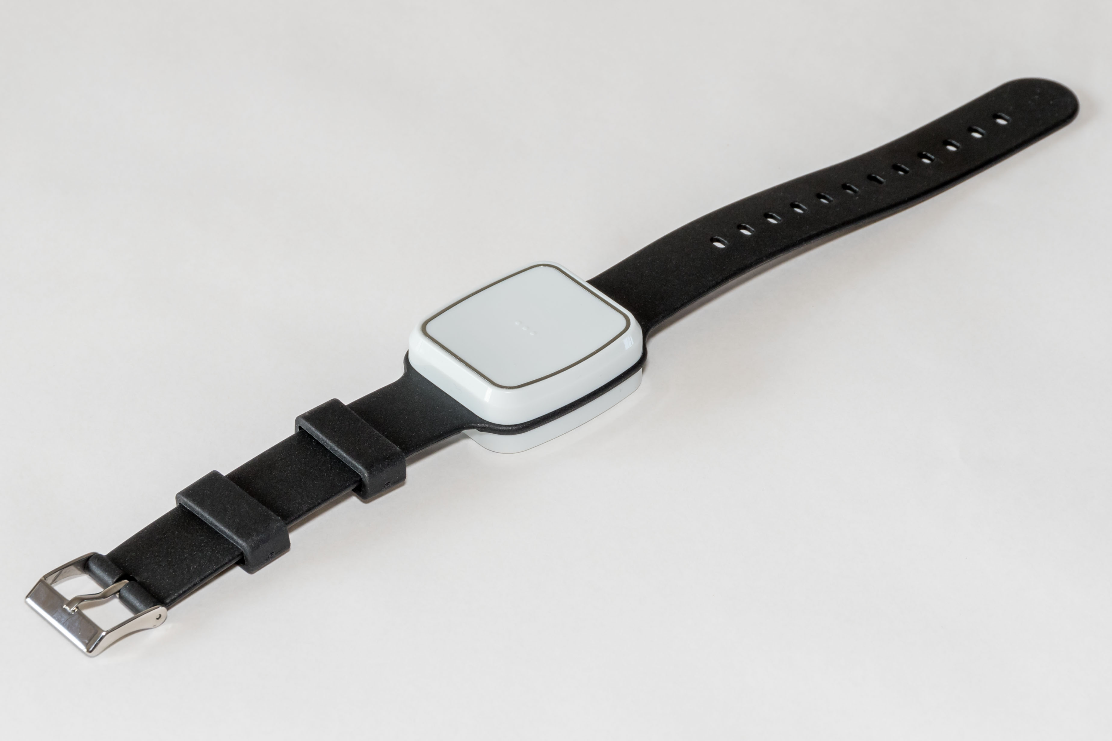 Vibby-on-black-wrist-strap-undone-studio