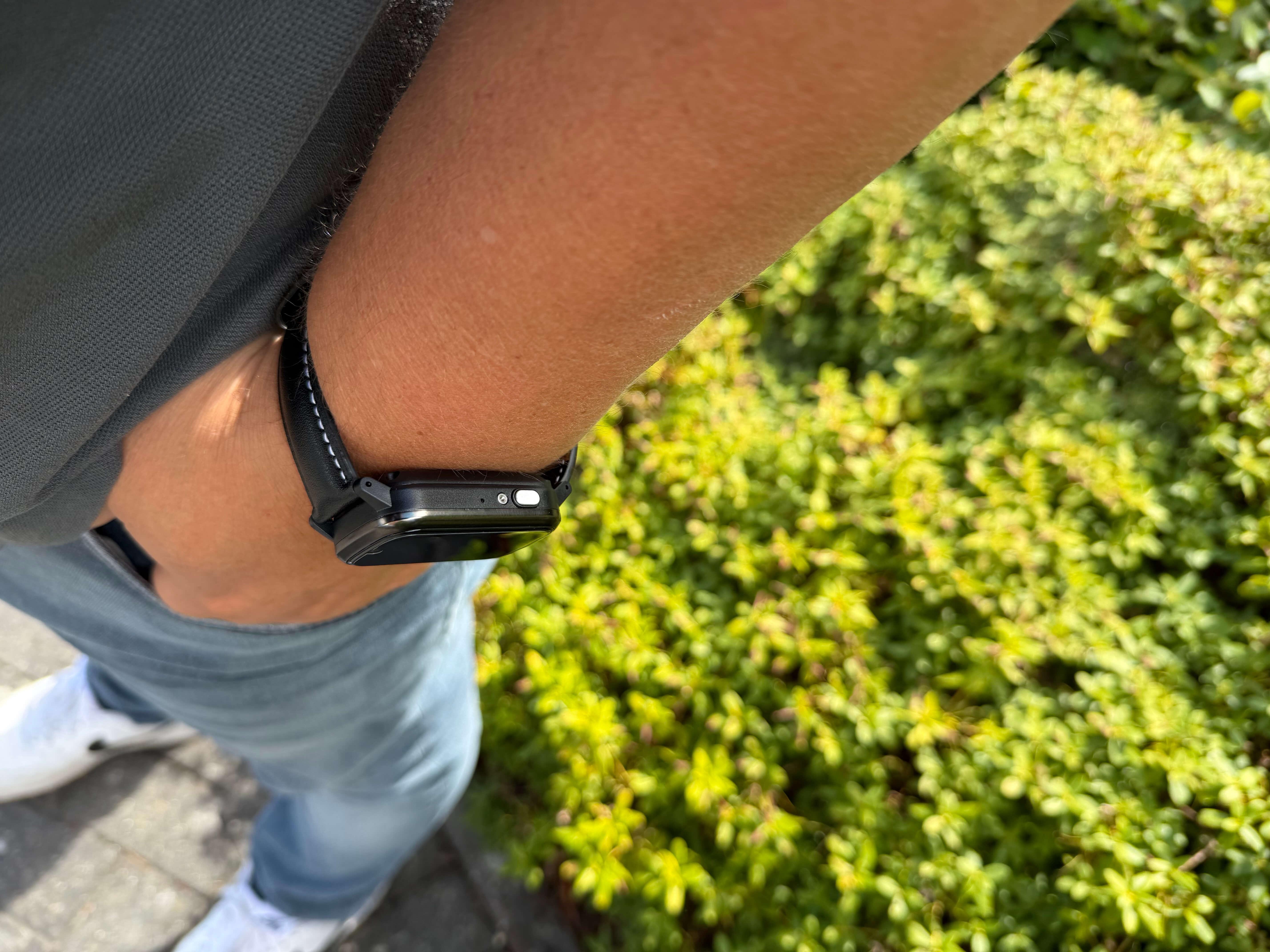 GPS-Track WatchPro: GPS-Uhr mit Ortung mit Spezial-Verschluss | wassergeschuetzt | IPX6 | Demenz-Uhr | KSV